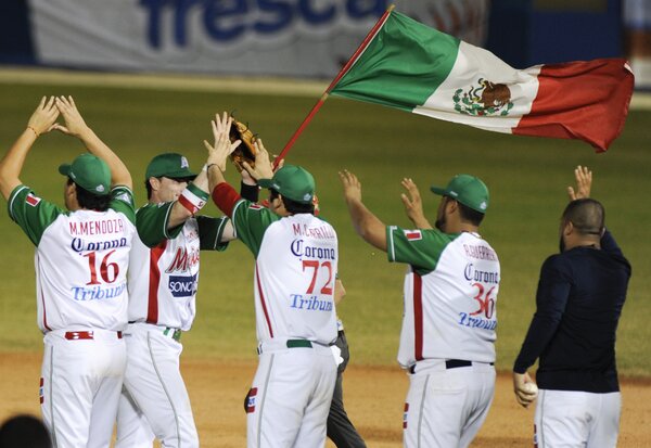 Mexico y Venezuela en el partido 11 de la Serie del Caribe